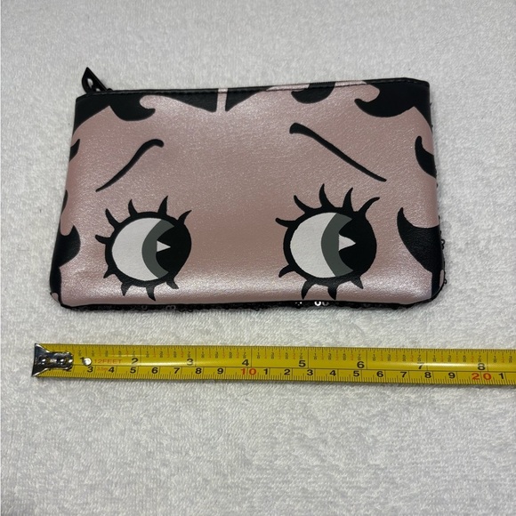 Adorable Iconic Betty Boop Ipsy Makeup Bag Limited Edition - Picture 7 of 8